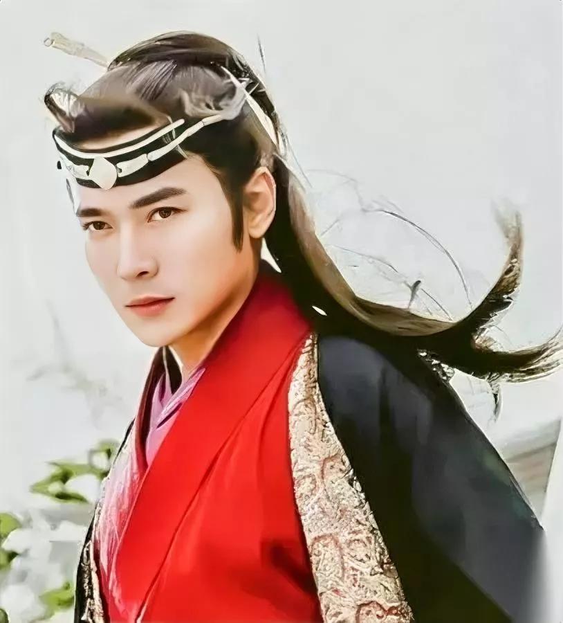 焦恩俊拍戏

杀青连夜跑路

谁能想到，这居然是被千万违约金逼出来的操作。

当