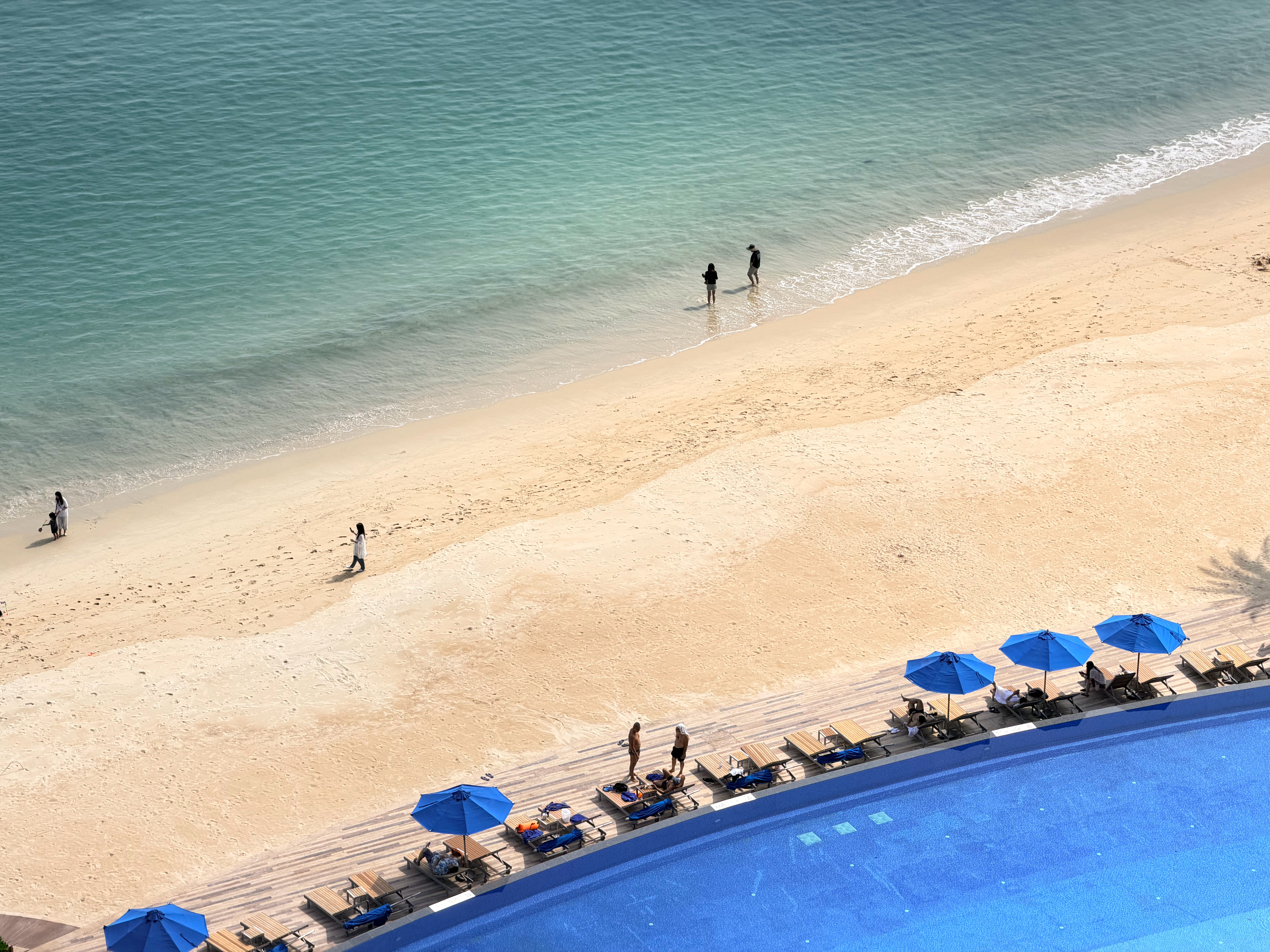 今天天气真舒服哇！海面比昨天好看多了哈哈哈！ 