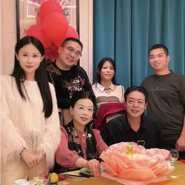 过去西德尼妈妈，多次在个人账号发文内涵许敏，从牛肉卷事件开始爆料，说许...