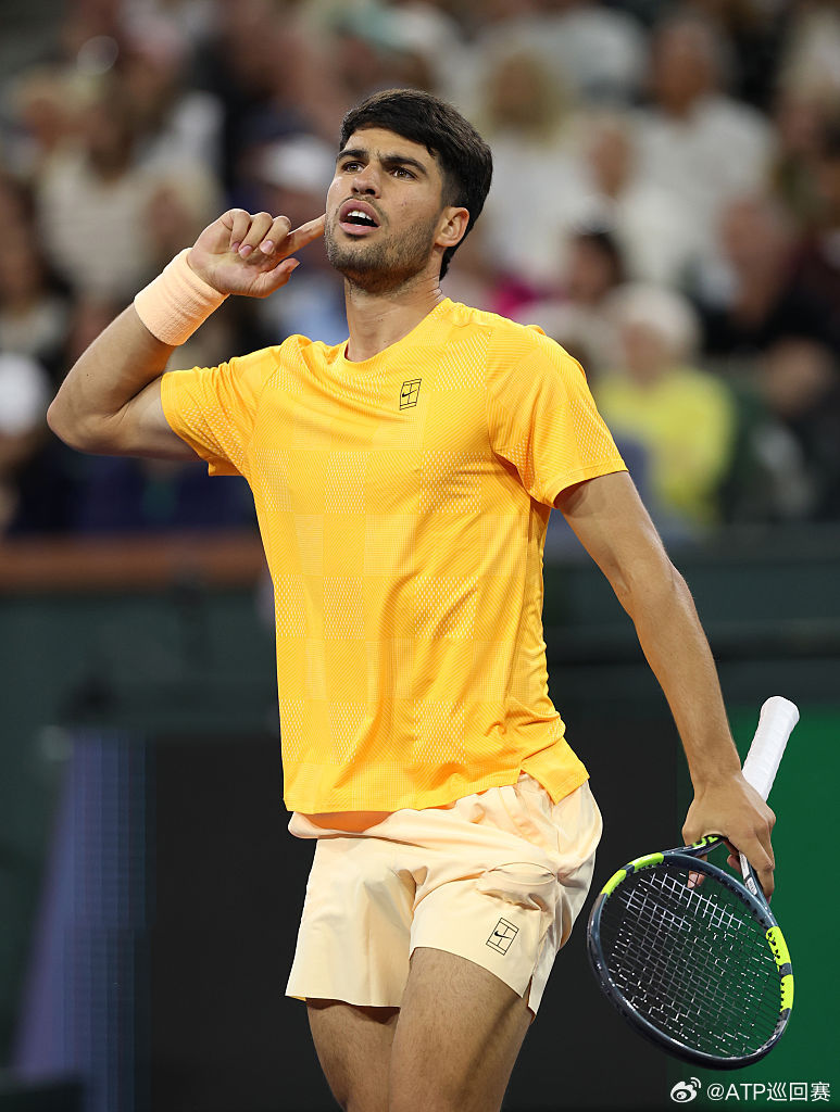 公开赛年代室外硬地连胜场次排名，阿尔卡拉斯追平桑普拉斯并列第三👇55 康纳斯（