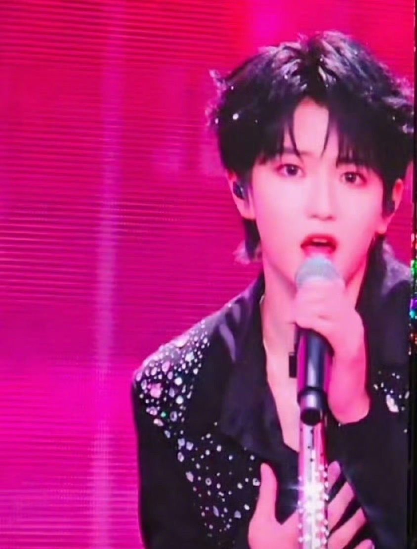 穆祉丞 王橹杰橹穆新音大屏，这两张脸颜值什么水平？TF家族新音