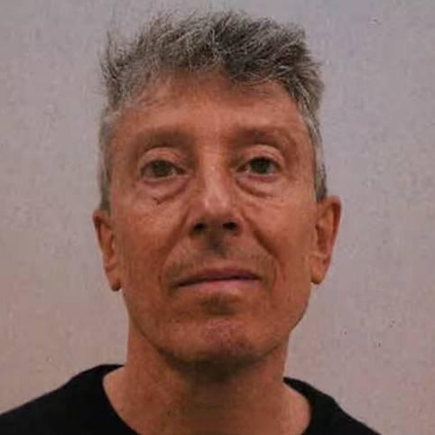 英国法院以判处犹太裔英国男子霍华德·菲利普斯七年监禁，原因是是他试图将前英国国防