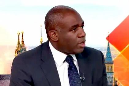 斯塔默不走？副首相这话说得挺死

英国副首相拉米5月18日放话了——斯塔默不会给