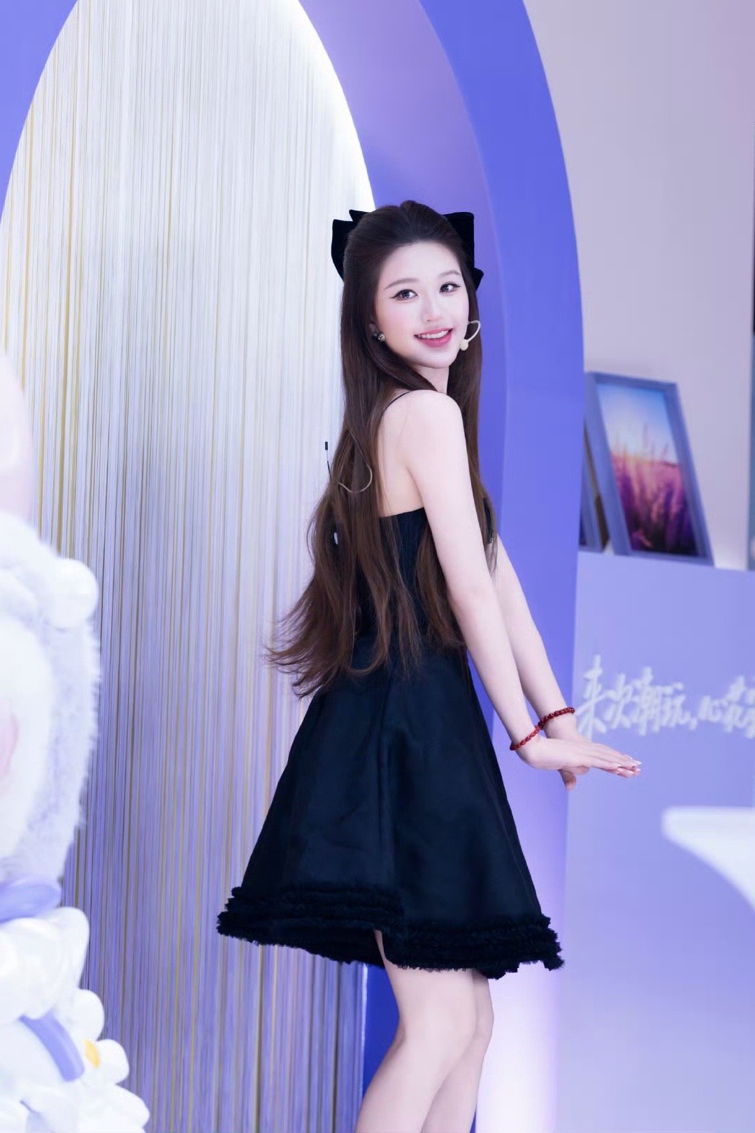 赵露思💜赵露思nobaton品牌全球代言人💜赵露思我开玩笑似的说着过去的种种