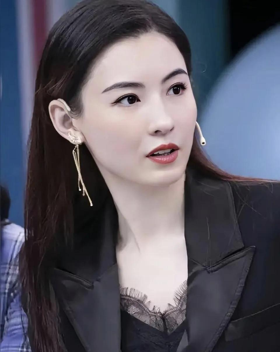 真的越来越搞不懂张柏芝icon了，

明明都已经46岁了，

不缺钱，有儿有女，