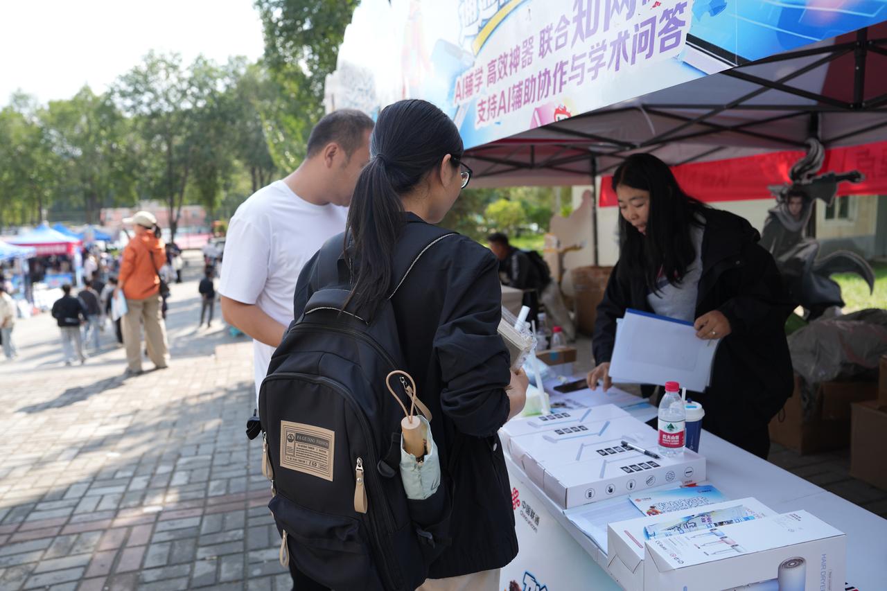 说实话，现在的大学生活，早就不是一本书一支笔了。课件要下载、作业要提交、小组要线