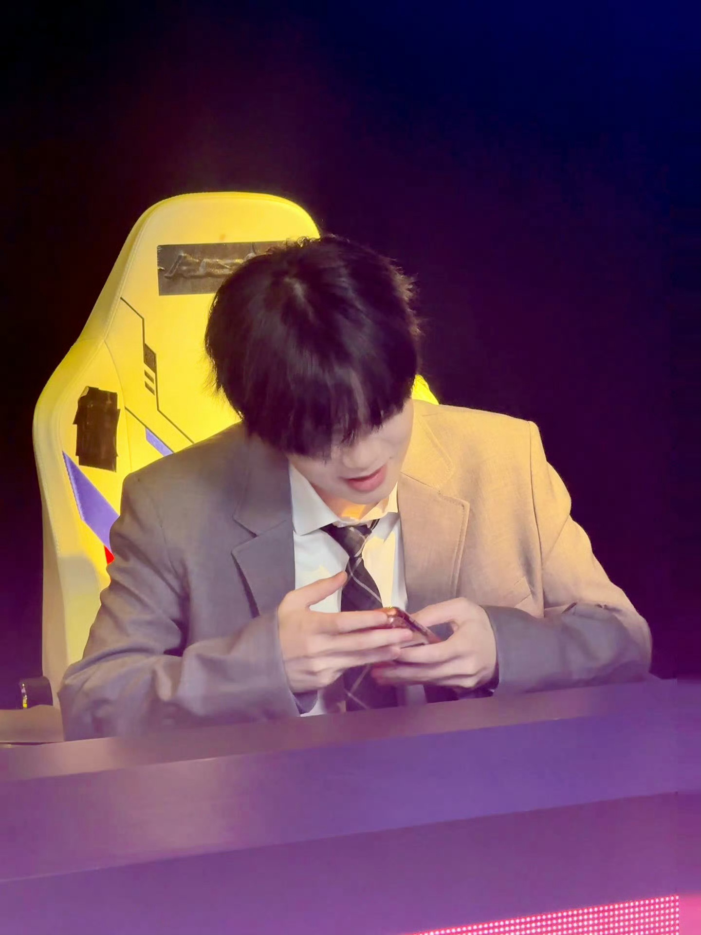 新的一周开始啦 看见新鲜的cc 心情也会变得很好