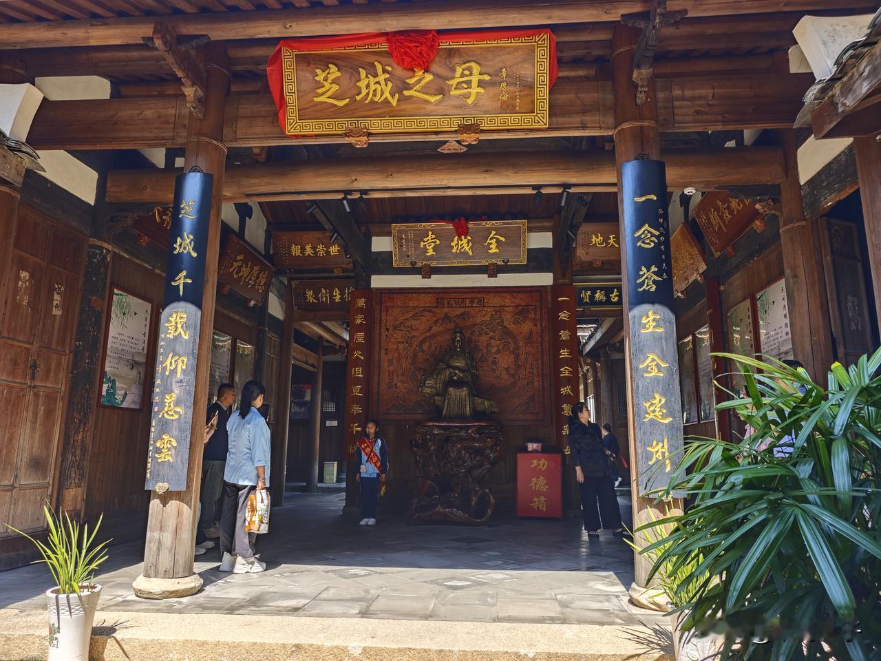 在铁井栏紫芝街历史文化街区里这样一幢大宅子，是芝城之母练氏夫人纪念馆，五代战火，