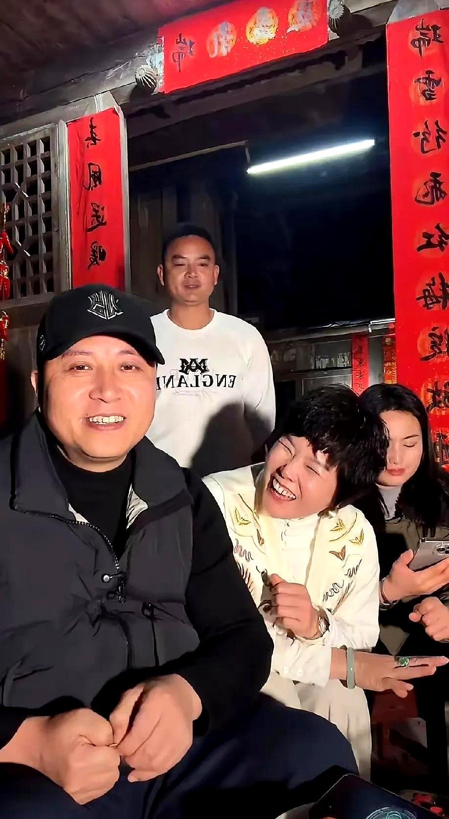 600万粉丝的海哥，输给了300万的小芬——不是流量败了，是消费逻辑变了。
 