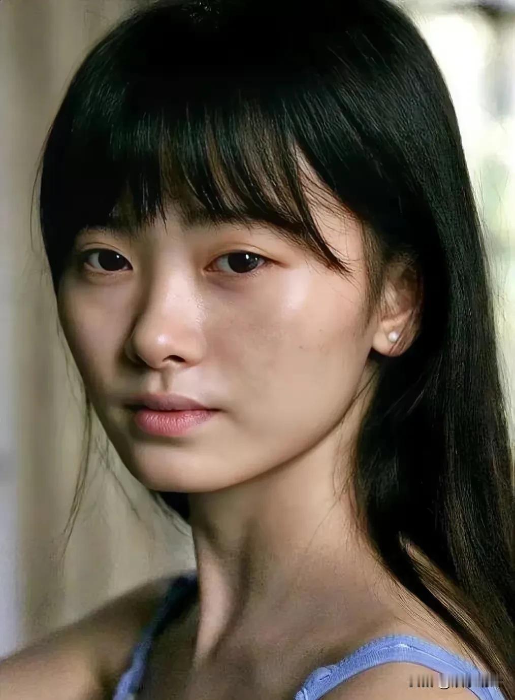 她的成功很励志，在她之前，内娱从没见到这种颜值能到偶像派明星的，还是顶流。