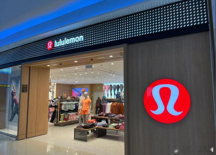 【曝lululemon业绩暴雷】lululemon股价盘后跳水超17%露露乐蒙周