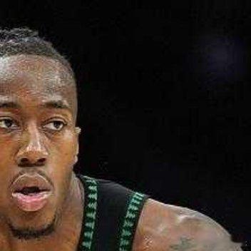 NBA季后赛继续进行，明尼苏达森林狼队主场再次赢球拿到赛点。在爱德华兹和迪文琴佐