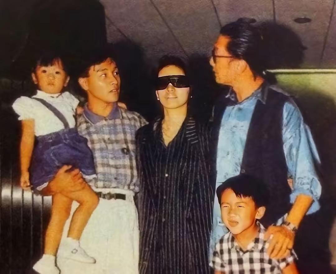 满满回忆杀！
表面上桀骜不驯，内里重情重义，做事清楚明白
对得起任何人。四哥就是