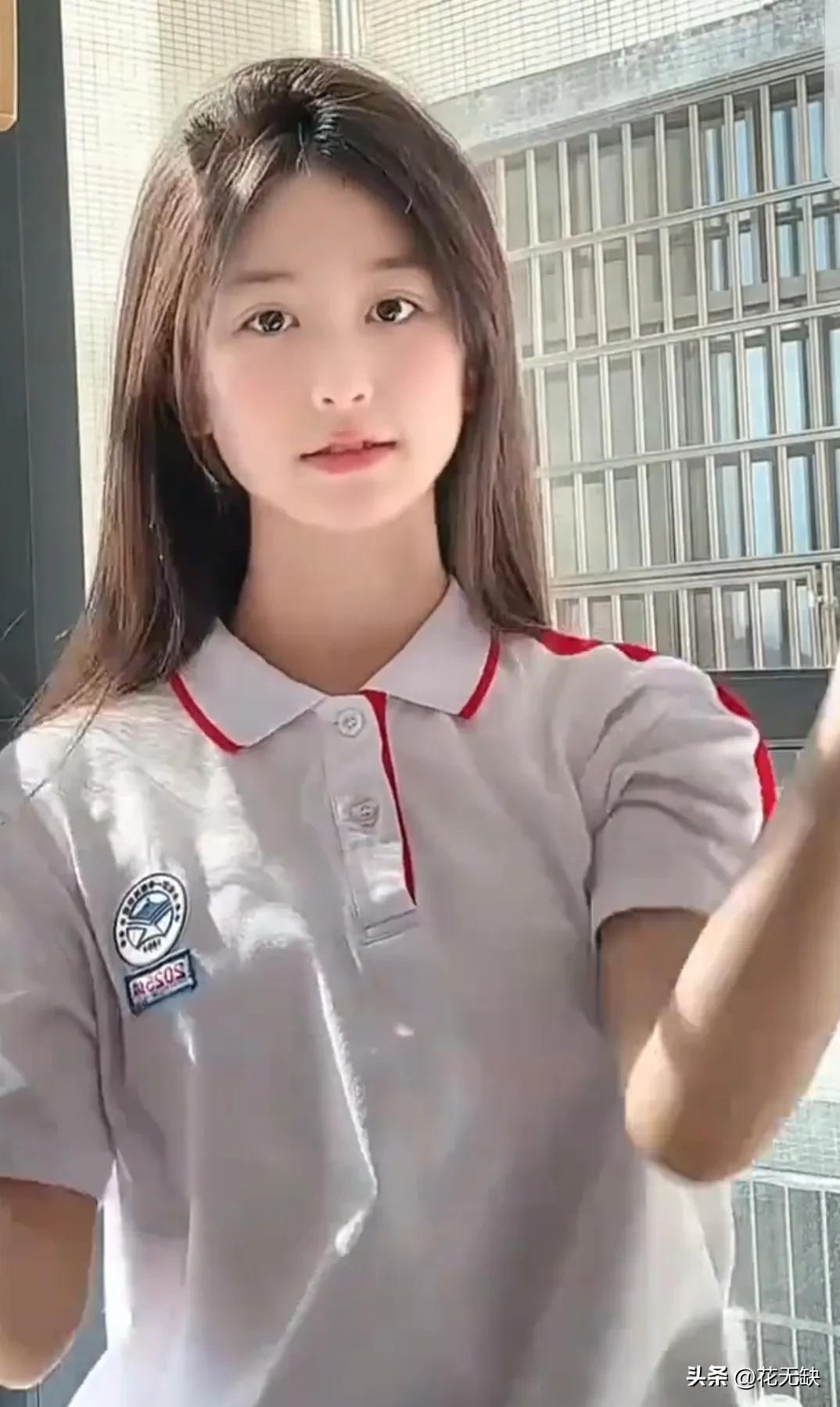 年少的时候不轻狂不放肆的去美，难道要等到人老珠黄了，再老黄瓜刷绿漆，强行作妖吗？