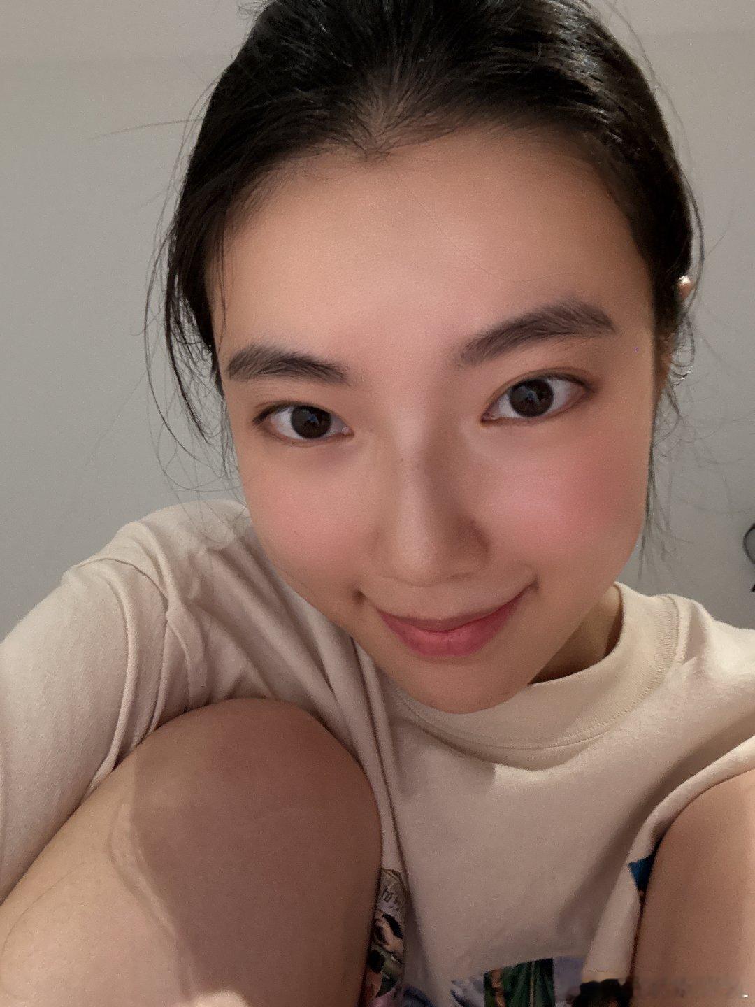 一组可爱的四连自拍送给大家[期待] ​​​