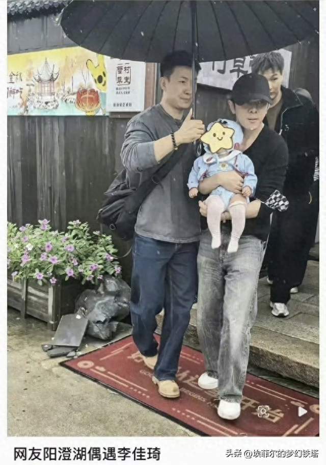 李佳琦抱娃照疯传，两小时就翻车