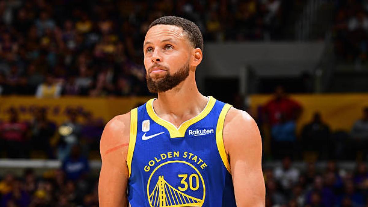 斯蒂芬·库里明确表示，他希望把自己的名人堂级职业生涯完整地留在金州勇士，成为像科