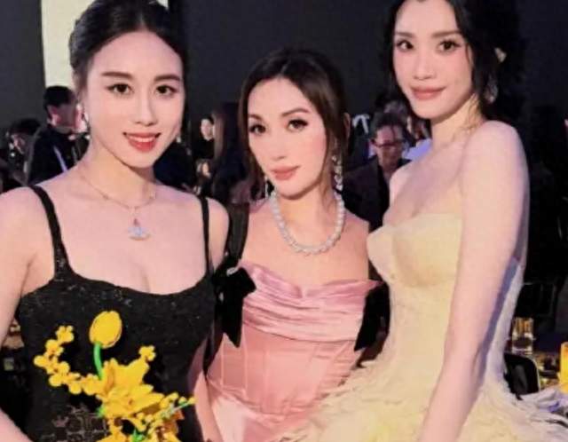 赌王家族的三位女性VOGUE罕见同框！奚梦瑶何超欣何锶珩，谁耀眼