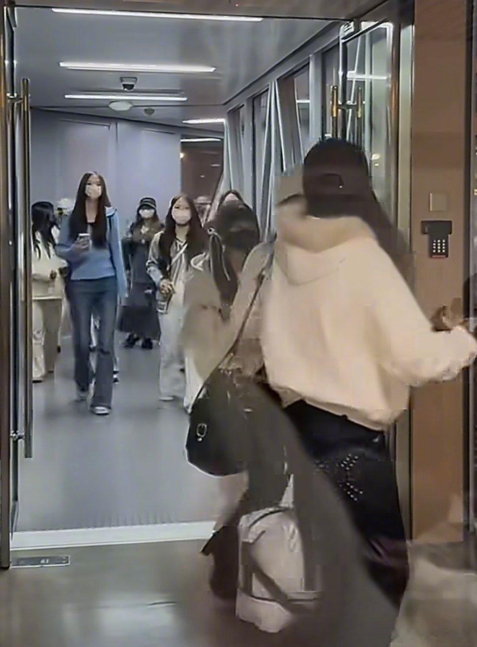 半架飞机都是私生 好恐怖的词条……弟弟才13岁啊这是要揍嘛呀