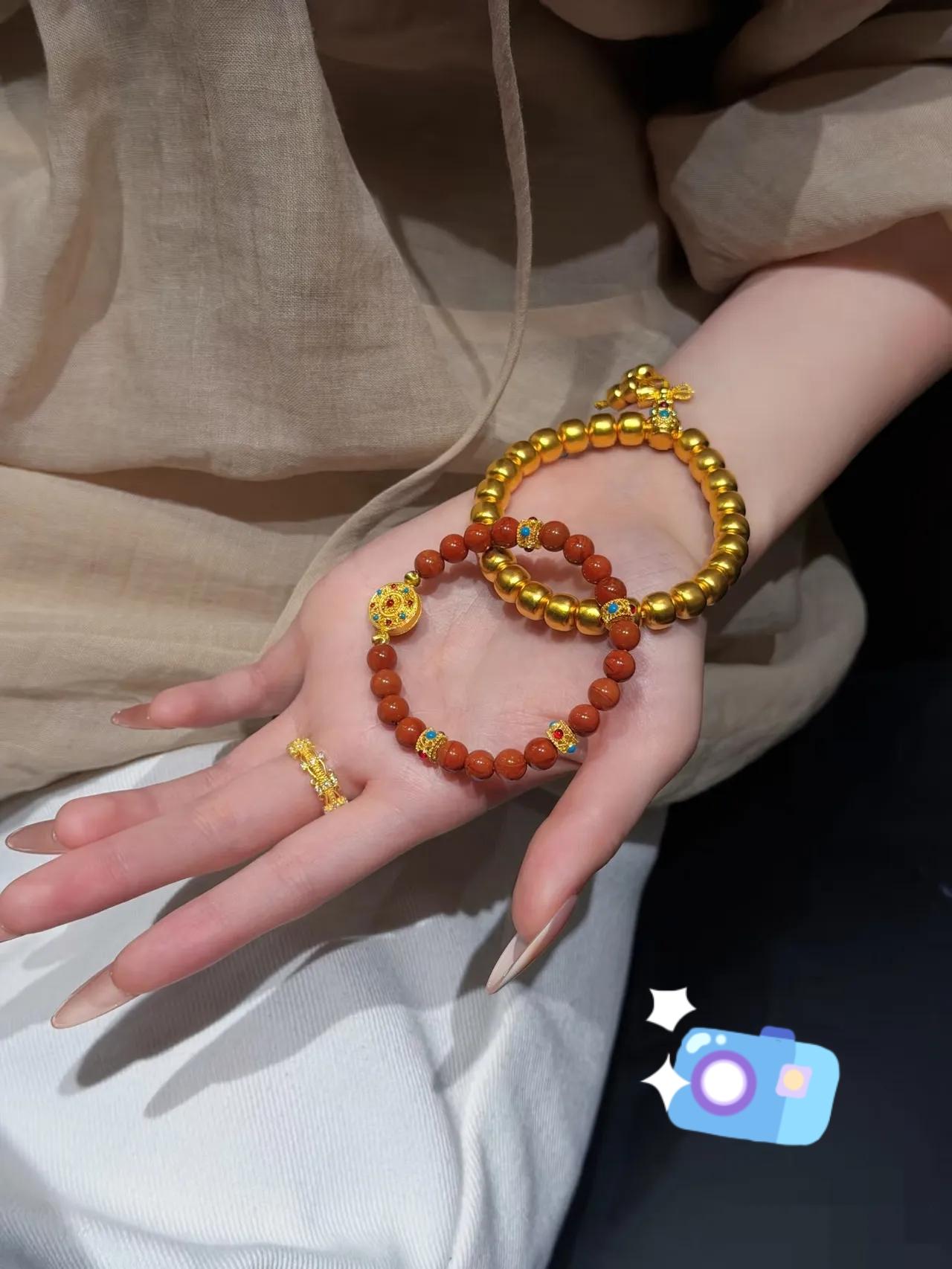 黄金市场彻底失控了！
2月4日1140
2月5日1133，刚刚一查直接
1077