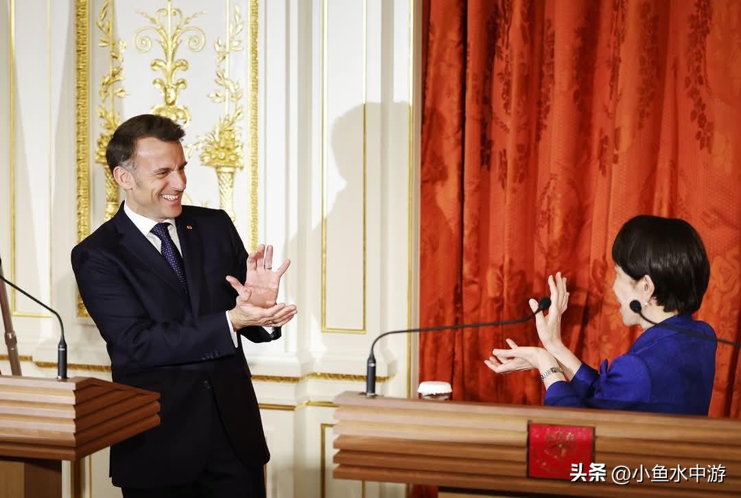 哈哈哈！
日本首相高市早苗、法国总统马克龙在记者会上互发“龟派气功”
 
马克龙