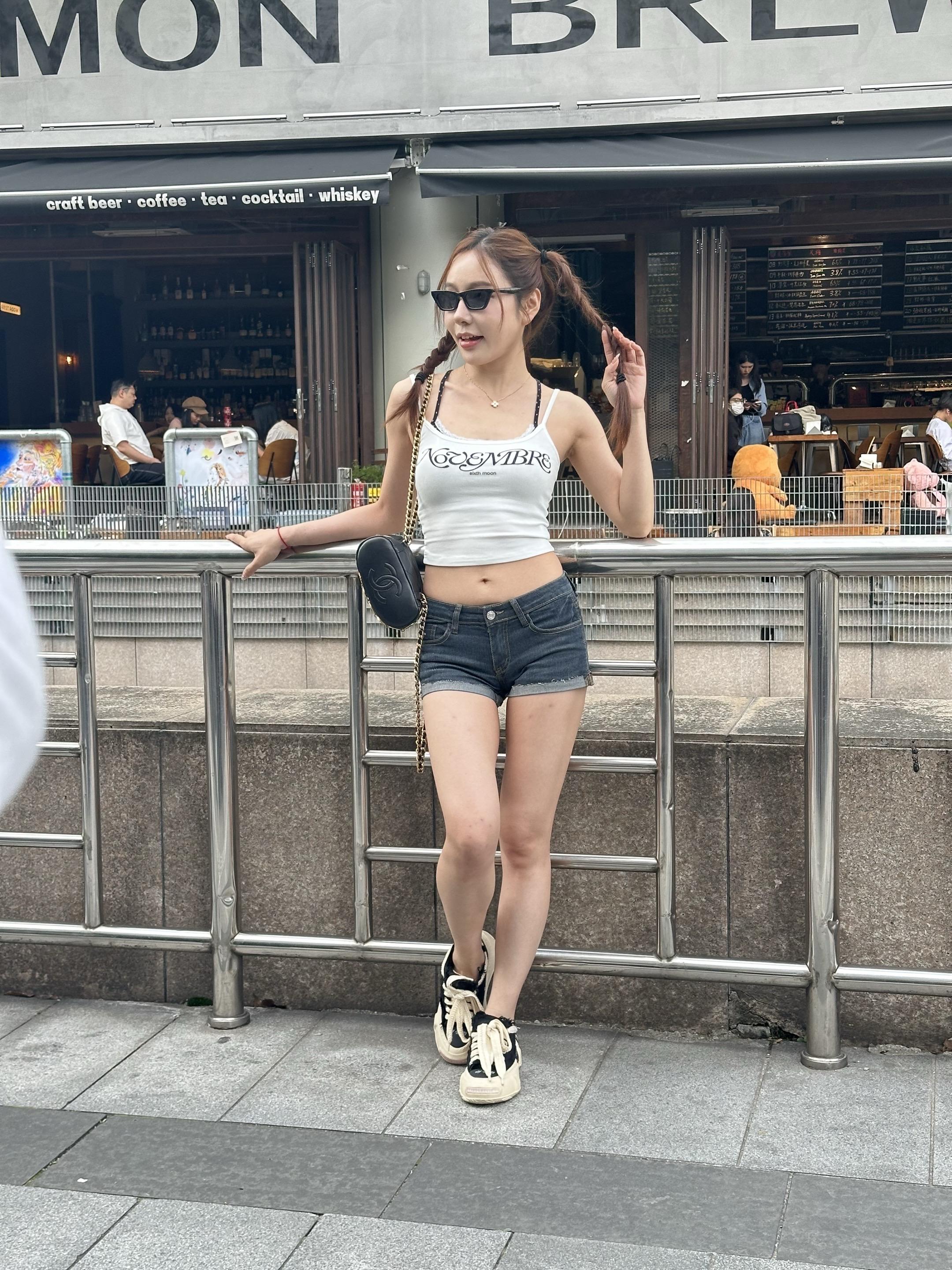 辣妹穿搭大赏 街拍小姐姐穿搭秀 性感辣妹 辣妹风穿搭 酷女孩穿搭