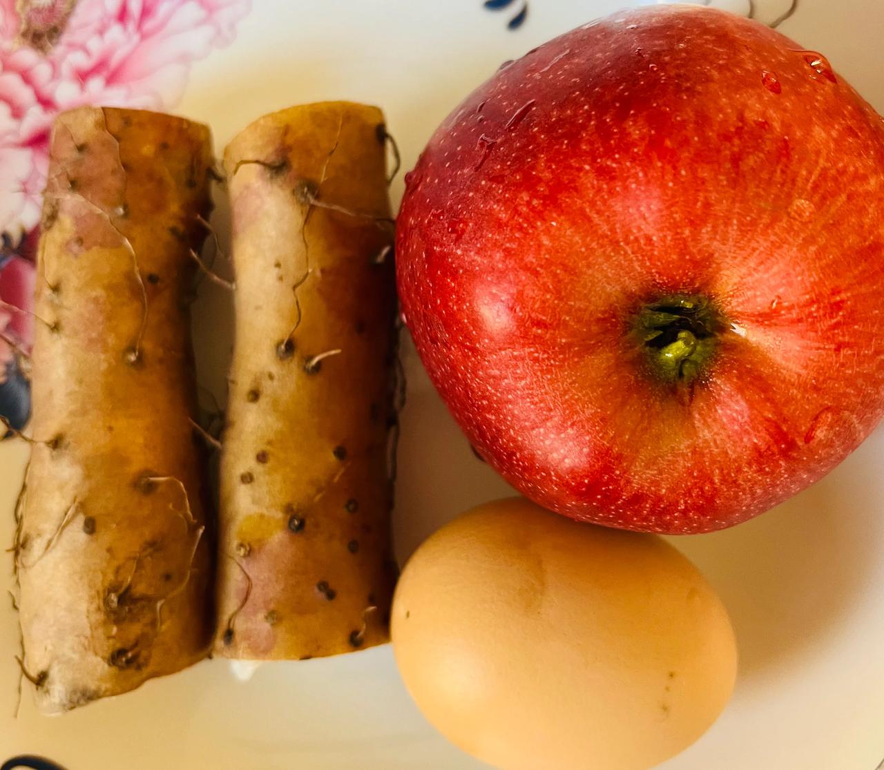 #你家的早餐都是在家做还是出去吃#我的早餐都是在家做的。早上我会空腹吃一个苹果，