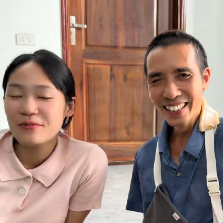 五叔家的房子到今天为止全部拆完，房间里留下的一些破铜烂铁，五婶一样都不舍得丢掉。
