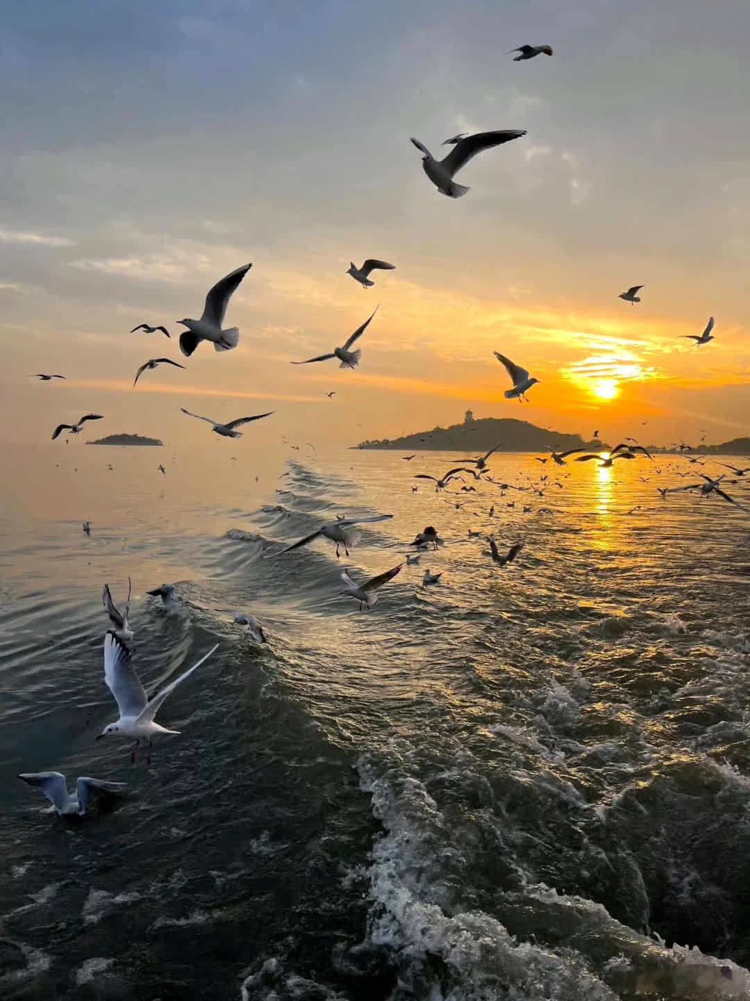 “心诚交善友 品正遇贵人”  