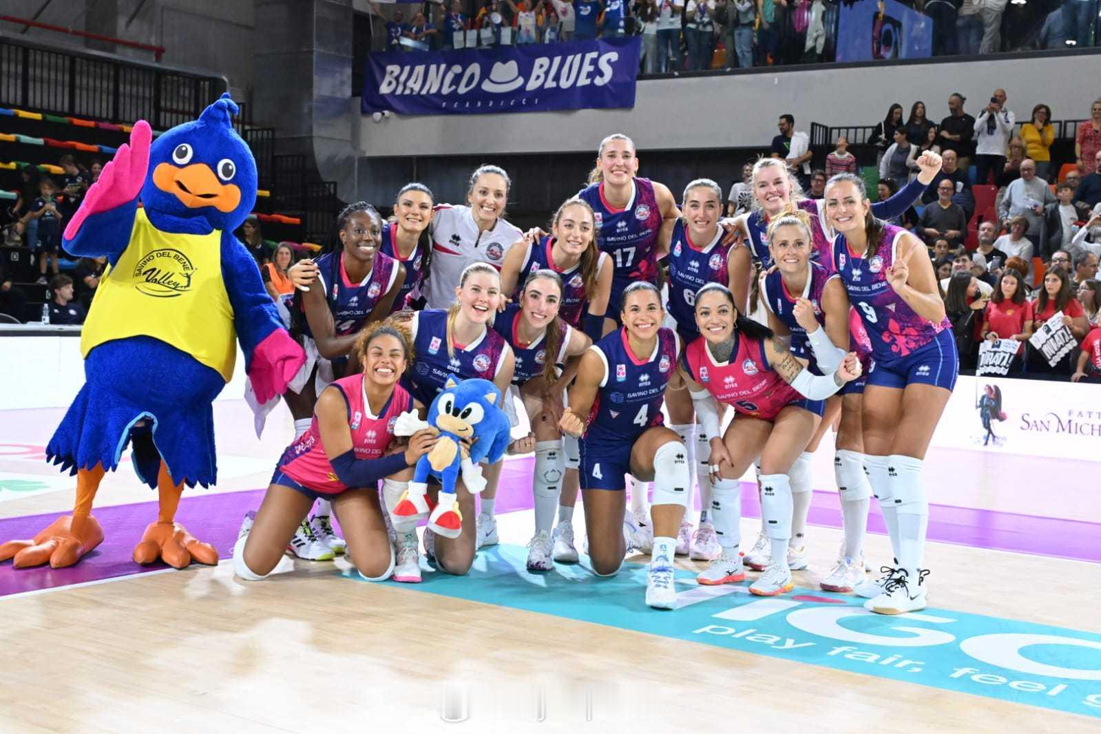【意甲女排斯坎迪奇3-2佛罗伦萨 安娃27分斯金纳MVP】国际排坛战报速递 10