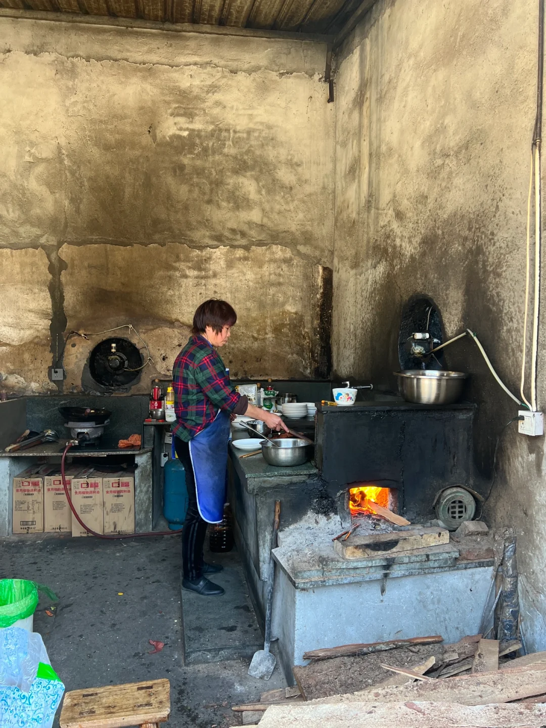 伍佰老师炒菜给我吃