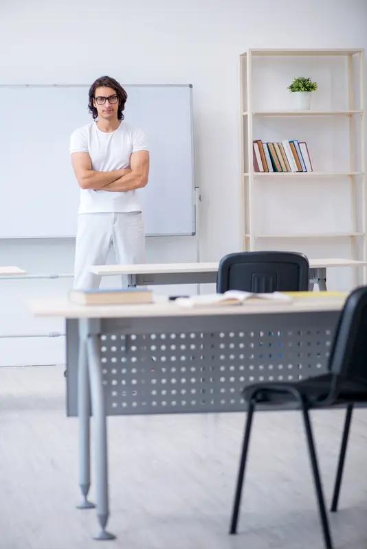 非升即走的大学老师，也不是谁都能进的

都说大学老师压力大
没有稳定的编制
都是