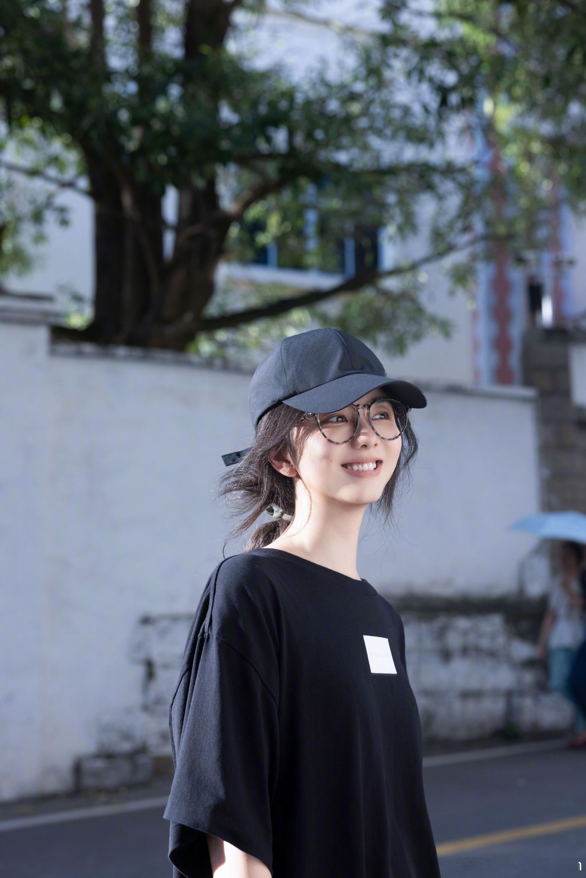 谭松韵 tsy 谭松韵春禾之上 tsy 谭松韵季三妹“晚风依旧，夕阳绚烂，满眼皆