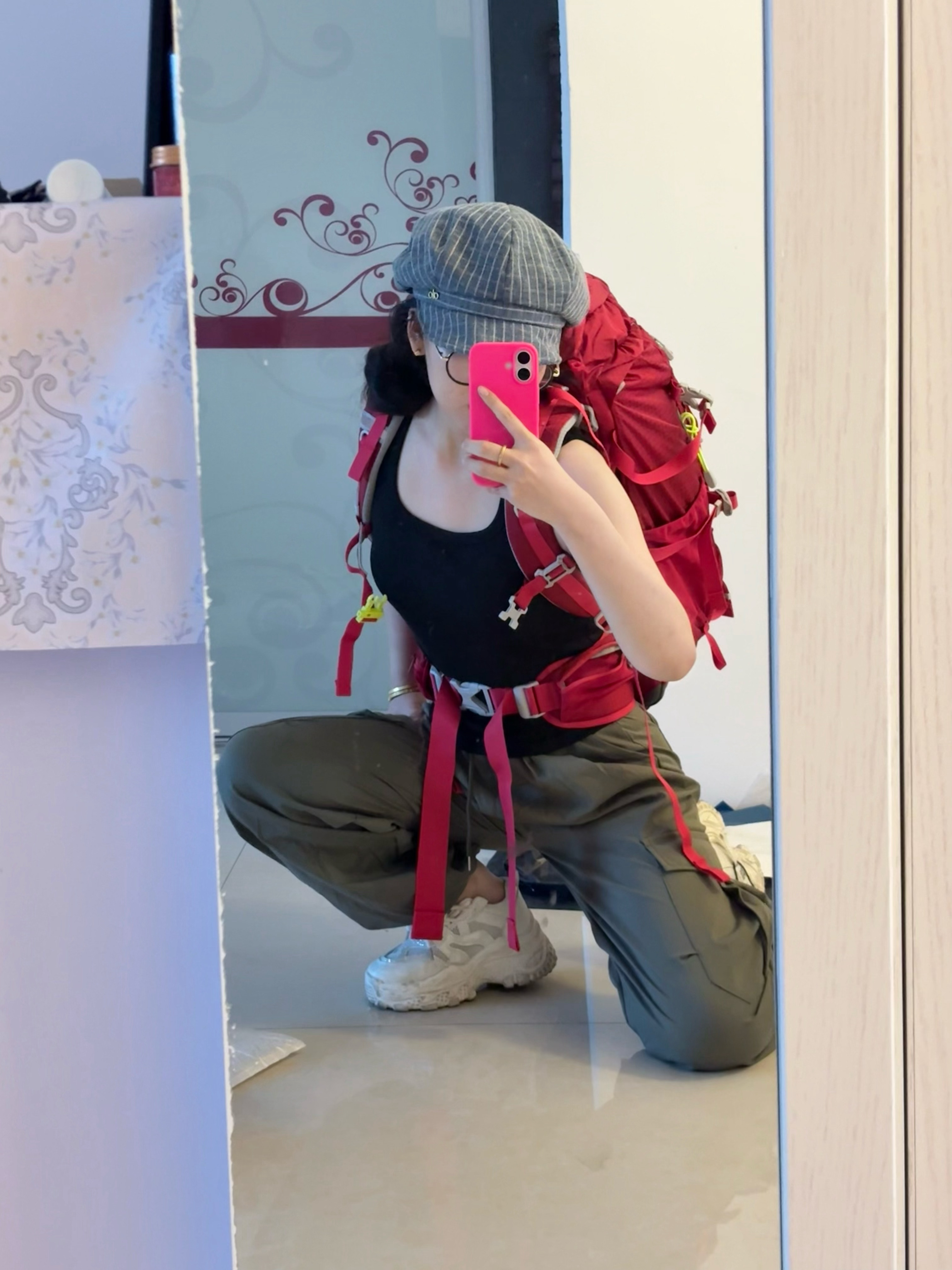 我还挺像模像样呢～～～我8号会去取点美金，然后再去染个亮粉色的头发亚欧非大环线我