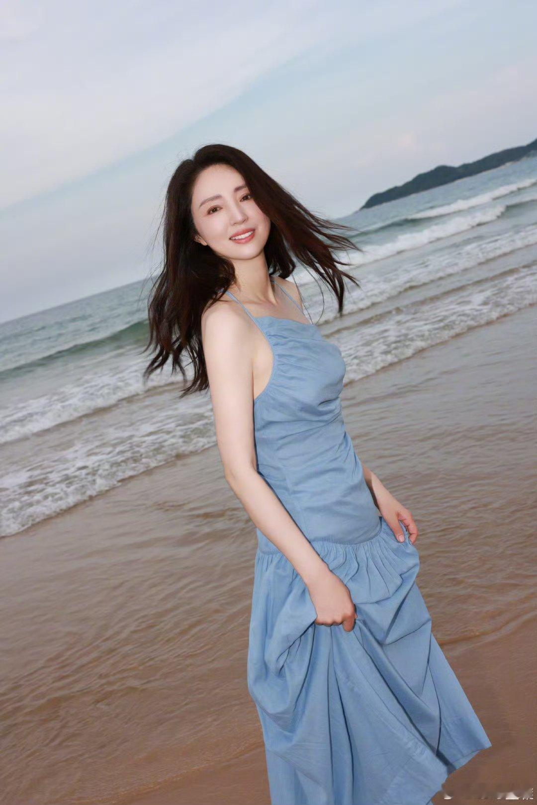 友情出演董璇董璇友情出演新剧，与张凌赫开启母子线，超强控制欲母亲，这戏太有张力！