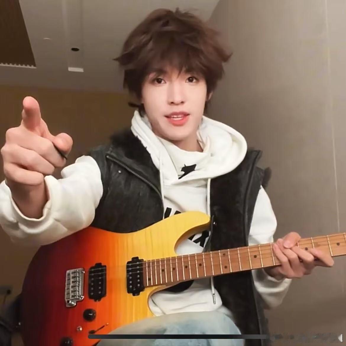 张泽禹大东北是我的家乡张泽禹弹唱大东北是我的家乡 听张泽禹唱《大东北是我的家乡》