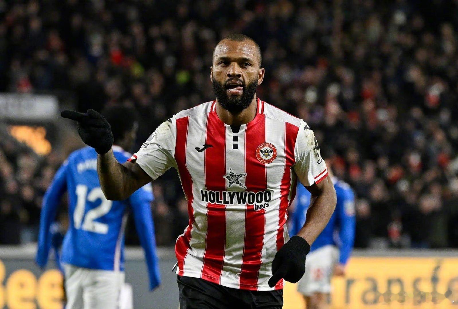 【英超第一位单赛季20球的巴西球员】阿勒代斯认为曼联应该签下布伦特福德前锋蒂亚戈