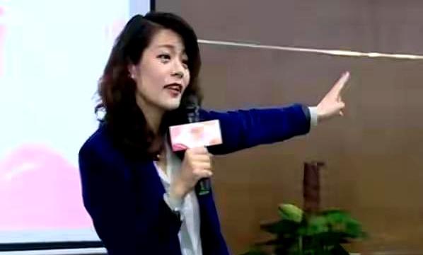 最近刷到一段关于“女人强势”的论调，看后真是哭笑不得。
有人言之凿凿说，女人在爱