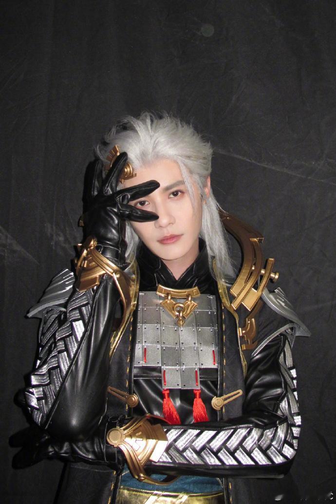 郑业成 美人师兄回来了郑业成10年后还是美人师兄 死去的记忆又回来了，美人师兄的