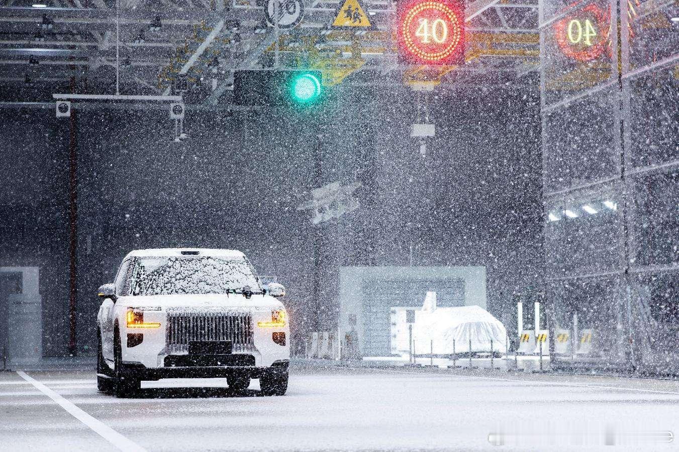 2025 年 12 月 12 日，吉利全球全域安全中心震撼发布，一举斩获五项吉尼