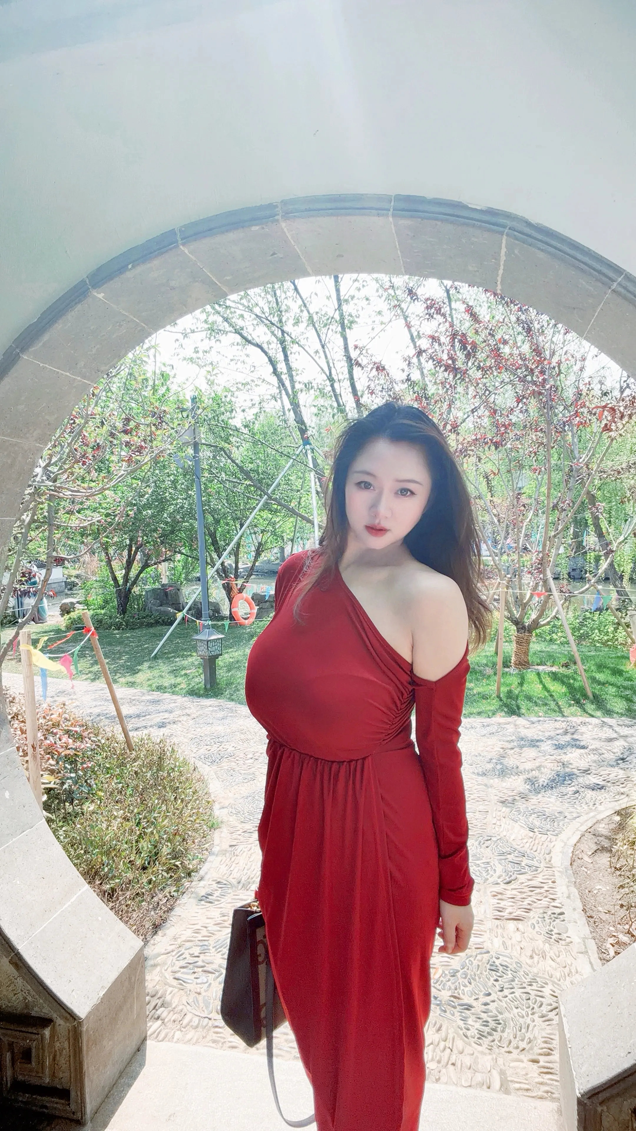 坚定的唯物主义者，也会在深夜祈祷命运的高抬贵手