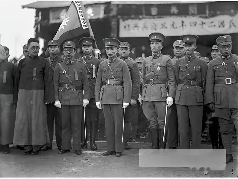 能够把第一排认全的，绝对是妥妥的军迷，只不过我想说的是单单看这张照片，就可以看的