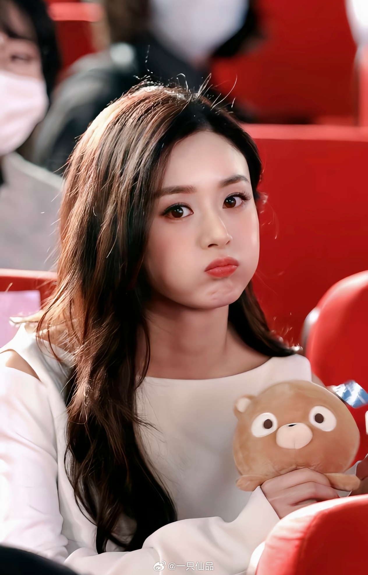 赵丽颖美的像洋娃娃，早期萌妹天花板赵丽颖工作室灯谜