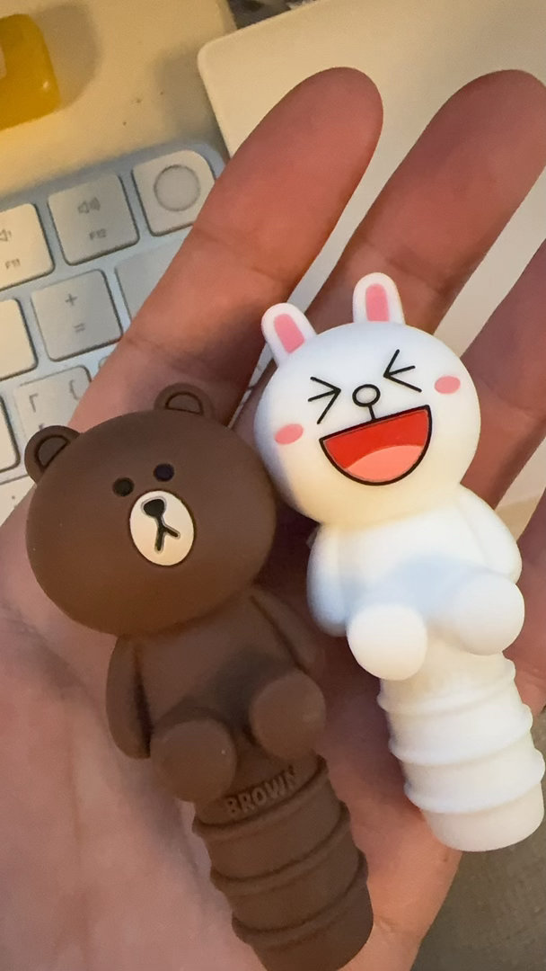 买了两个红酒瓶塞，其实没什么用，但是感觉它们很可爱☺️ 