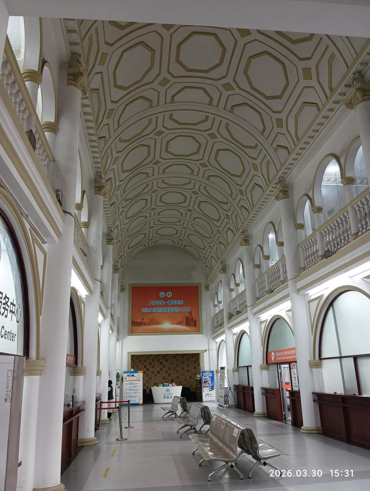 上海圣心医院，已经历尽百年历史，在承担着治病救人的职责外，还秉承着独特的历史与文