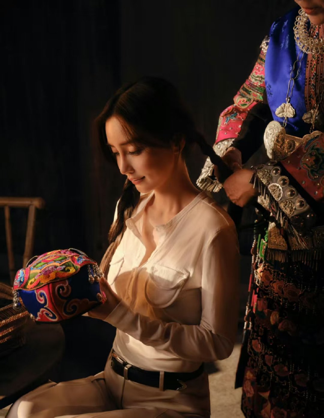 angelababy苗绣大片angelababy苗家的女儿造型baby苗绣大片?