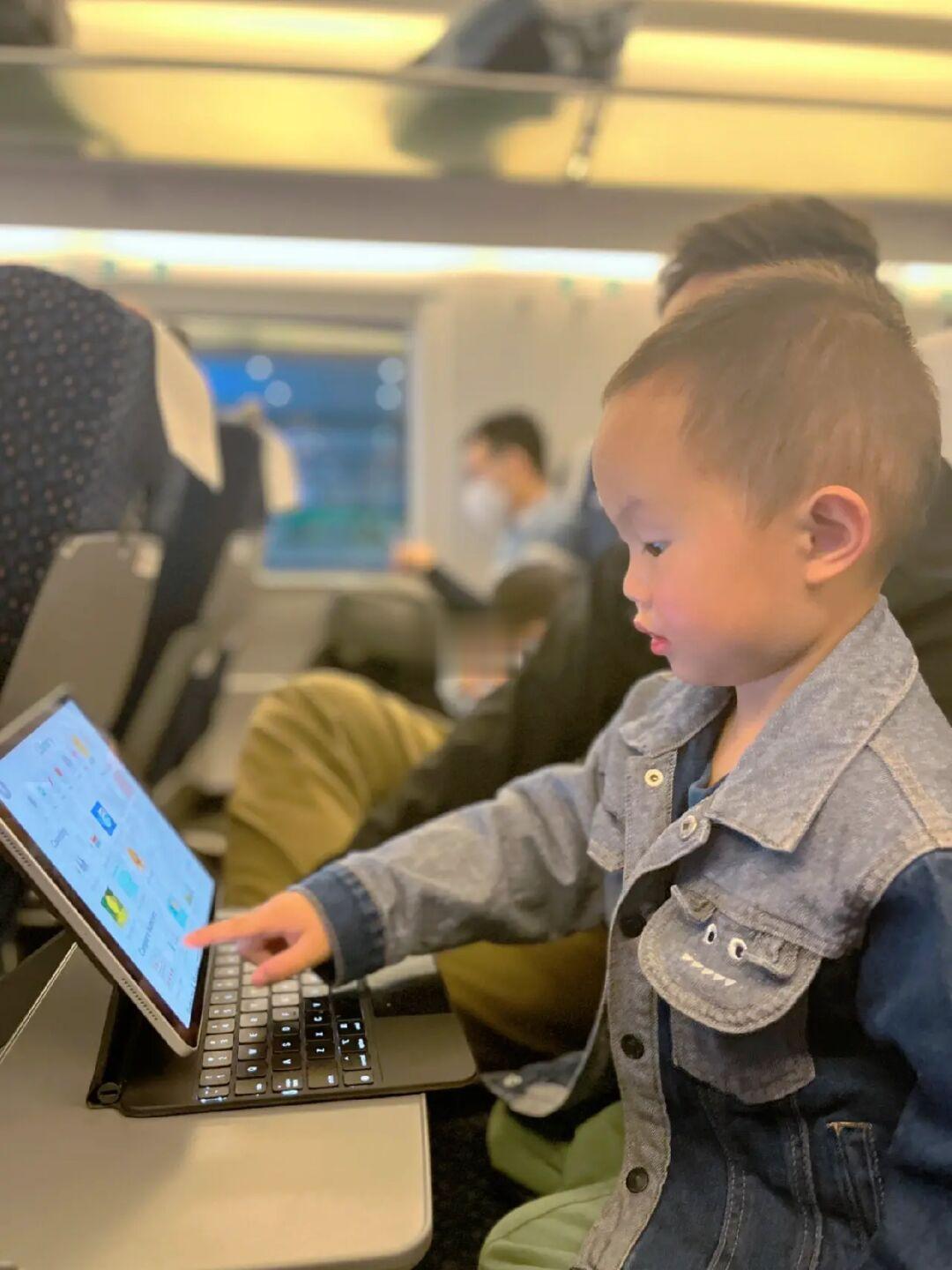 为什么农村孩子都在玩手机❓