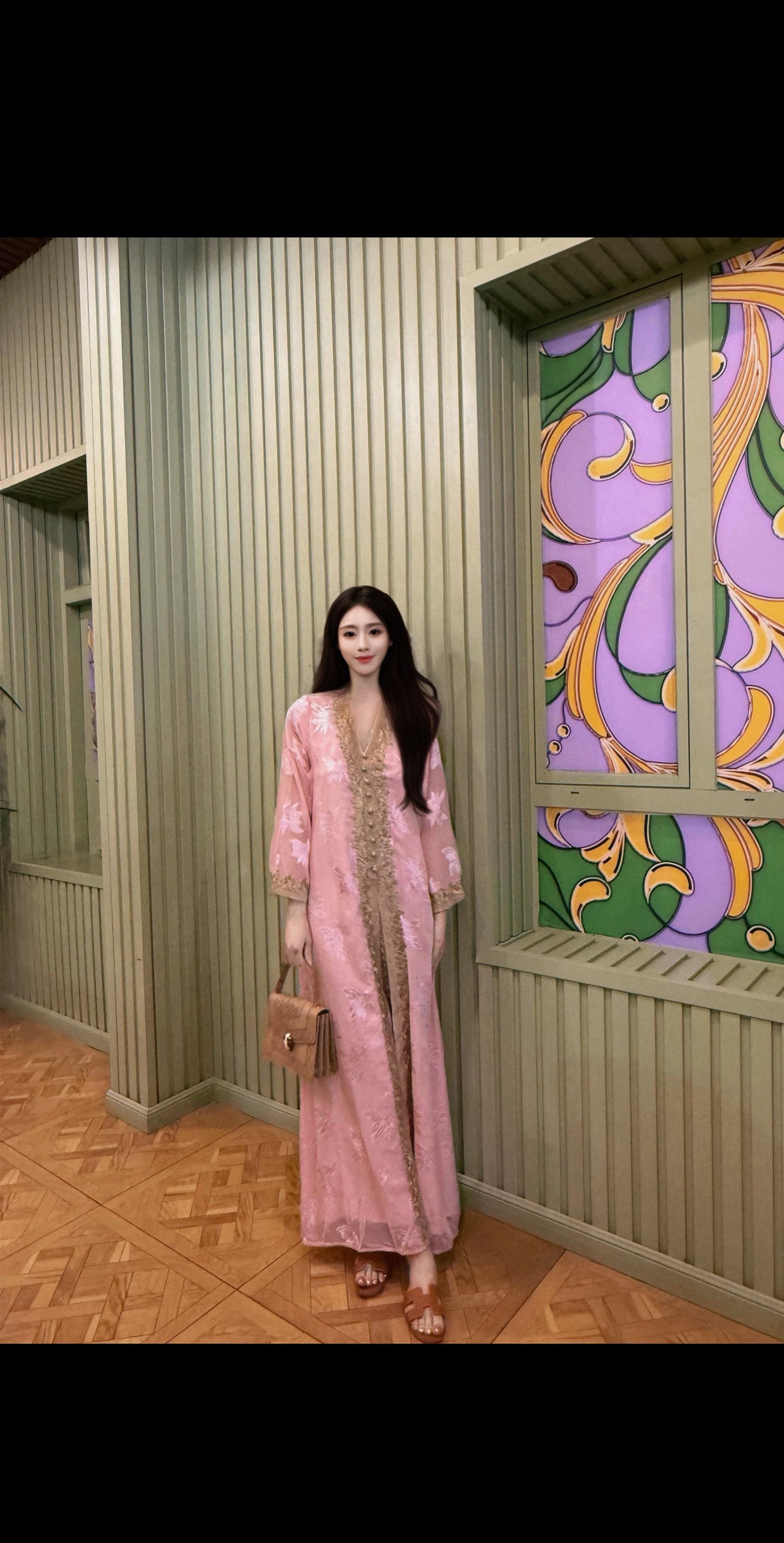 金风玉露一相逢，便胜却人间无数