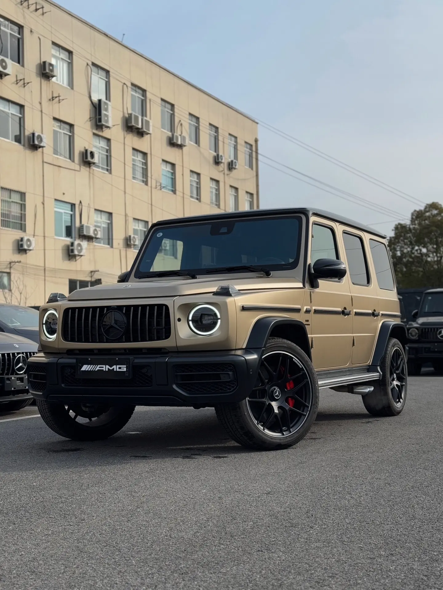 都在追寻的日照金山｜G63。AMG G63 哑光云漠金/黑色 我更愿意...