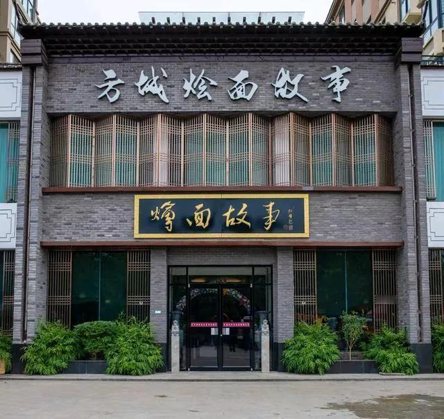 继续关注大连长建“南阳行”。

长建和胖妞，提前了几天到达南阳，3号、4号、5号